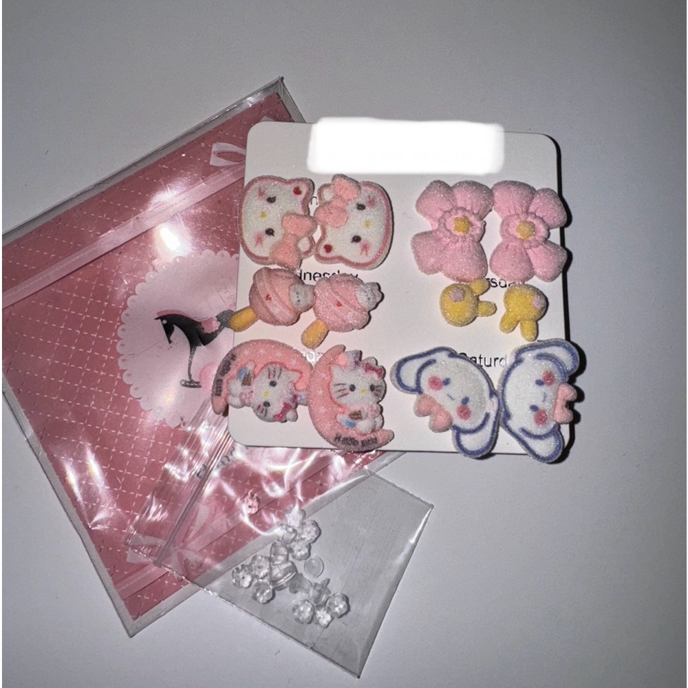 Hello kitty Stud earrings S925
